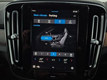 Volvo XC40 Recharge 69kWh Core (231 ps) - BLACK ROOF RAILS - ACTIVE LANE AS