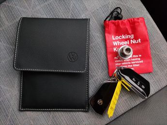 Volkswagen ID.3 Pro 58kWh Life (145 ps) - SAT NAV - HEATED STEERING - COMFORT PA