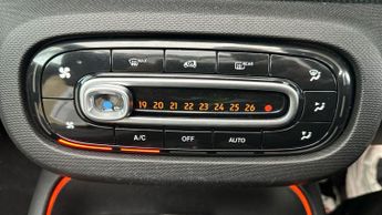 Smart Fortwo 17.6kWh Exclusive Cabriolet (22kW Charger) (82 ps) - BLUETOOTH -