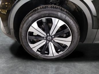Volvo XC40 Recharge 69kWh Core (231 ps) - BLACK ROOF RAILS - PARK ASSIST - 