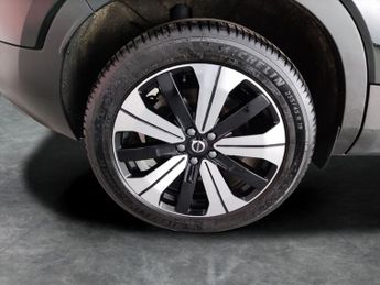 Volvo XC40 Recharge 69kWh Core (231 ps) - BLACK ROOF RAILS - PARK ASSIST - 