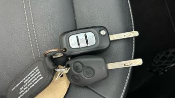 Smart Fortwo 17.6kWh Exclusive Cabriolet (22kW Charger) (82 ps) - BLUETOOTH -