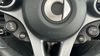 Smart Fortwo 17.6kWh Exclusive Cabriolet (22kW Charger) (82 ps) - BLUETOOTH -