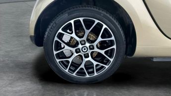 Smart Fortwo 17.6kWh Exclusive Cabriolet (22kW Charger) (82 ps) - BLUETOOTH -
