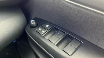 Toyota Yaris 1.5 VVT-h Design E-CVT (116 ps) - BLUETOOTH - AIR CON - DAB