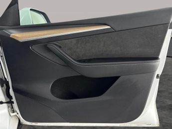 Tesla Model Y (Dual Motor) Long Range 4WDE (384 bhp) - REVERSE CAM - NAV - LEA