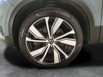 Volvo XC40 Recharge Twin 78kWh Plus AWD (408 ps) - PARK ASSIST - LED - REVE