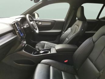 Volvo XC40 Recharge Twin 78kWh Plus AWD (408 ps) - PARK ASSIST - LED - REVE