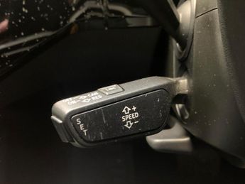 Audi e-tron 55 quattro 95kWh (408 ps) - ADJUSTABLE SUSPENSION - LANE DEPARTU