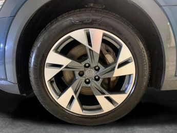 Audi e-tron 55 quattro 95kWh (408 ps) - ADJUSTABLE SUSPENSION - LANE DEPARTU