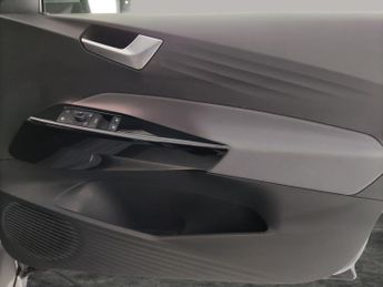 Volkswagen ID.3 Pro 58kWh Life (145 ps) - SAT NAV - HEATED STEERING - COMFORT PA