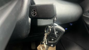 Toyota Yaris 1.5 VVT-h Design E-CVT (116 ps) - BLUETOOTH - AIR CON - DAB