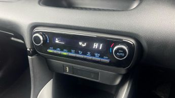 Toyota Yaris 1.5 VVT-h Design E-CVT (116 ps) - BLUETOOTH - AIR CON - DAB