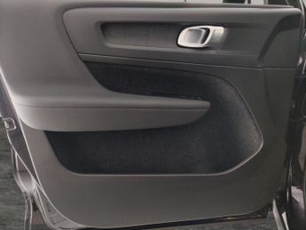 Volvo XC40 Recharge 69kWh Core (231 ps) - BLACK ROOF RAILS - PARK ASSIST - 