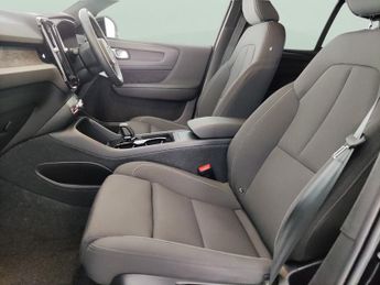 Volvo XC40 Recharge 69kWh Core (231 ps) - BLACK ROOF RAILS - PARK ASSIST - 