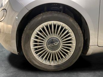 Fiat 500e 42kWh Icon (118 ps) - KEYLESS START - DAB - USB AUDIO