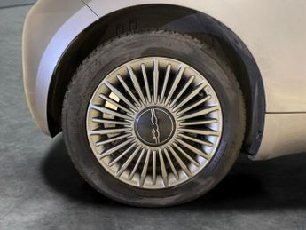 Fiat 500e 42kWh Icon (118 ps) - KEYLESS START - DAB - USB AUDIO