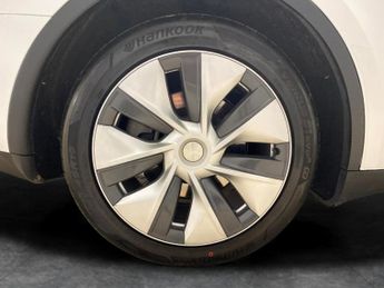 Tesla Model Y SUV RWD (346 ps) - HEATED STEERING - WIFI - BLIND SPOT ASSIST