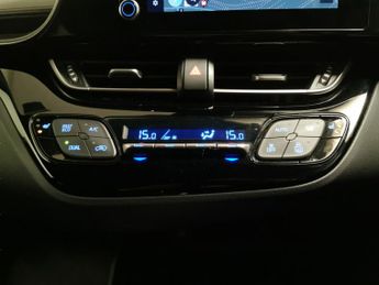 Toyota C-HR 1.8 VVT-h GPF Design CVT (122 ps) - LED - REVERSE CAM - NAV