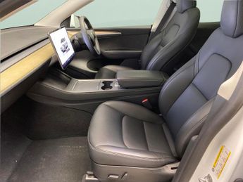 Tesla Model Y SUV RWD (346 ps) - HEATED STEERING - WIFI - BLIND SPOT ASSIST