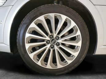 Audi e-tron 55 S line Sportback quattro 95kWh (408 ps) - MMI NAV PLUS - LED