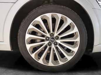 Audi e-tron 55 S line Sportback quattro 95kWh (408 ps) - MMI NAV PLUS - LED