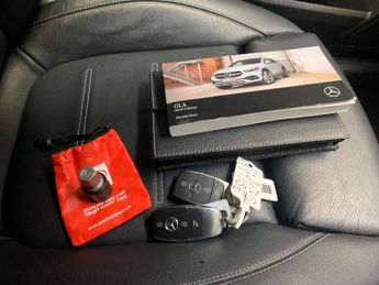 Mercedes-Benz GLA 1.3 GLA250e 15.6kWh Exclusive Edition Plug-in 8G-DCT (218 ps) - 