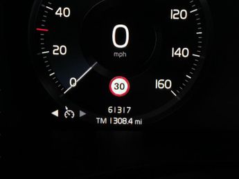 Volvo XC40 2.0 D4 R-Design Pro AWD (190 ps) - SENSUS SAT NAV - PARK ASSIST 