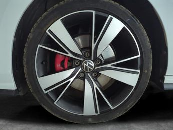 Volkswagen Golf 2.0 TDI GTD DSG (200 ps) - HEATED STEERING - WIFI - BLUETOOTH