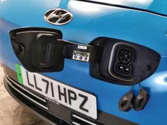 Hyundai Kona 64kWh Premium (10.5kW Charger) (204 ps) - HEATED SEATS - HEATED 