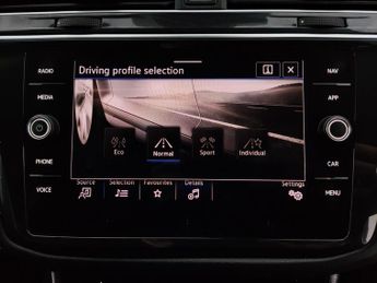 Volkswagen Tiguan 1.5 TSI R-Line DSG (150 ps) - PARK ASSIST - HEATED SEATS - NAV