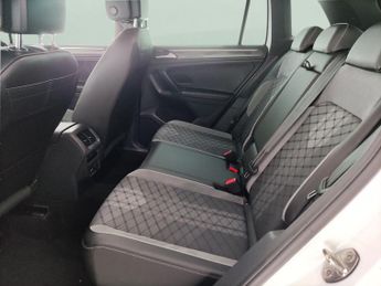 Volkswagen Tiguan 1.5 TSI R-Line DSG (150 ps) - PARK ASSIST - HEATED SEATS - NAV
