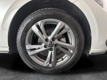 Volkswagen Polo 1.0 TSI R-Line DSG (95 ps) - DIGITAL DASH - PADDLE SHIFT - PARK 