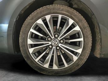Toyota Corolla 1.8 VVT-h Design Touring Sports CVT (140 ps) - REVERSE CAM - NAV