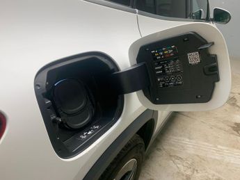 Mercedes-Benz EQA EQA 300 66.5kWh AMG Line 4MATIC (228 ps) - ADAPTIVE LIGHTS - HEA