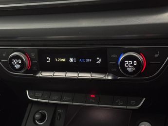 Audi Q5 2.0 TFSIe 50 Sport Plug-in S Tronic quattro 17.9kWh (299 ps) - L