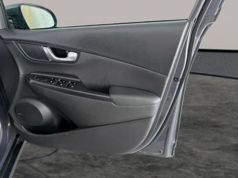 Hyundai Kona 64kWh Ultimate (10.5kW Charger) (204 ps) - HEAT AND COOL SEATS