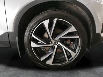 Volvo XC40 2.0 D4 R-Design Pro AWD (190 ps) - SENSUS SAT NAV - PARK ASSIST 