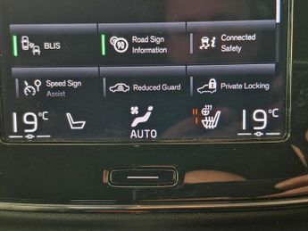 Volvo XC40 1.5h T4 Recharge 10.7kWh Plus Plug-in (211 ps) - PARK ASSIST - L