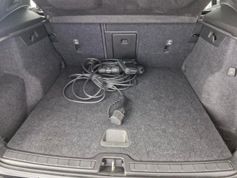 Volvo XC40 1.5h T4 Recharge 10.7kWh Plus Plug-in (211 ps) - PARK ASSIST - L
