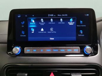 Hyundai Kona 64kWh Premium (10.5kW Charger) (204 ps) - HEATED SEATS - HEATED 
