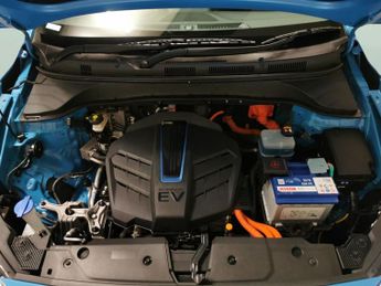 Hyundai Kona 64kWh Premium (10.5kW Charger) (204 ps) - HEATED SEATS - HEATED 