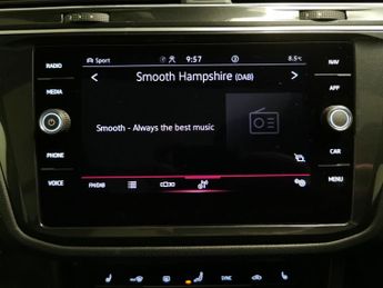 Volkswagen Tiguan 1.5 TSI Elegance DSG (150 ps) - REVERSE CAM - HEATED SEATS - NAV