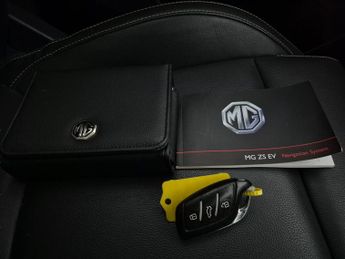 MG MG ZS 44.5kWh Exclusive (143 ps) - REVERSE CAM - NAV - HEATED LEATHER