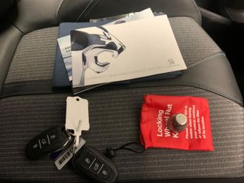 Peugeot 3008 1.6 13.2kWh Allure Plug-in e-EAT (225 ps) - LANE DEPARTURE  - BL