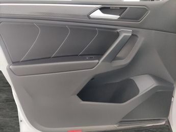 Volkswagen Tiguan 1.5 TSI R-Line DSG (150 ps) - PARK ASSIST - HEATED SEATS - NAV