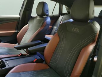 Volkswagen ID.4 Pure 52kWh Life (148 ps) - ACTIVE LANE ASSIST - LED - REVERSE CA