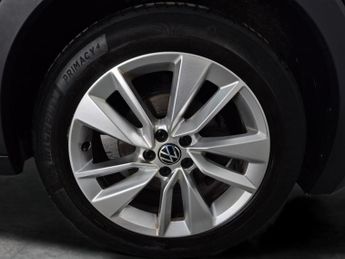 Volkswagen T-cross 1.0 TSI Active DSG (110 ps) - NAV - BLIND SPOT ASSIST - WIFI