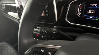 Volkswagen T-Roc 1.5 TSI R-Line DSG (150 ps) - DIGITAL DASH - AIR CON - AUTO HEAD