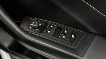 Volkswagen T-Roc 1.5 TSI R-Line DSG (150 ps) - DIGITAL DASH - AIR CON - AUTO HEAD
